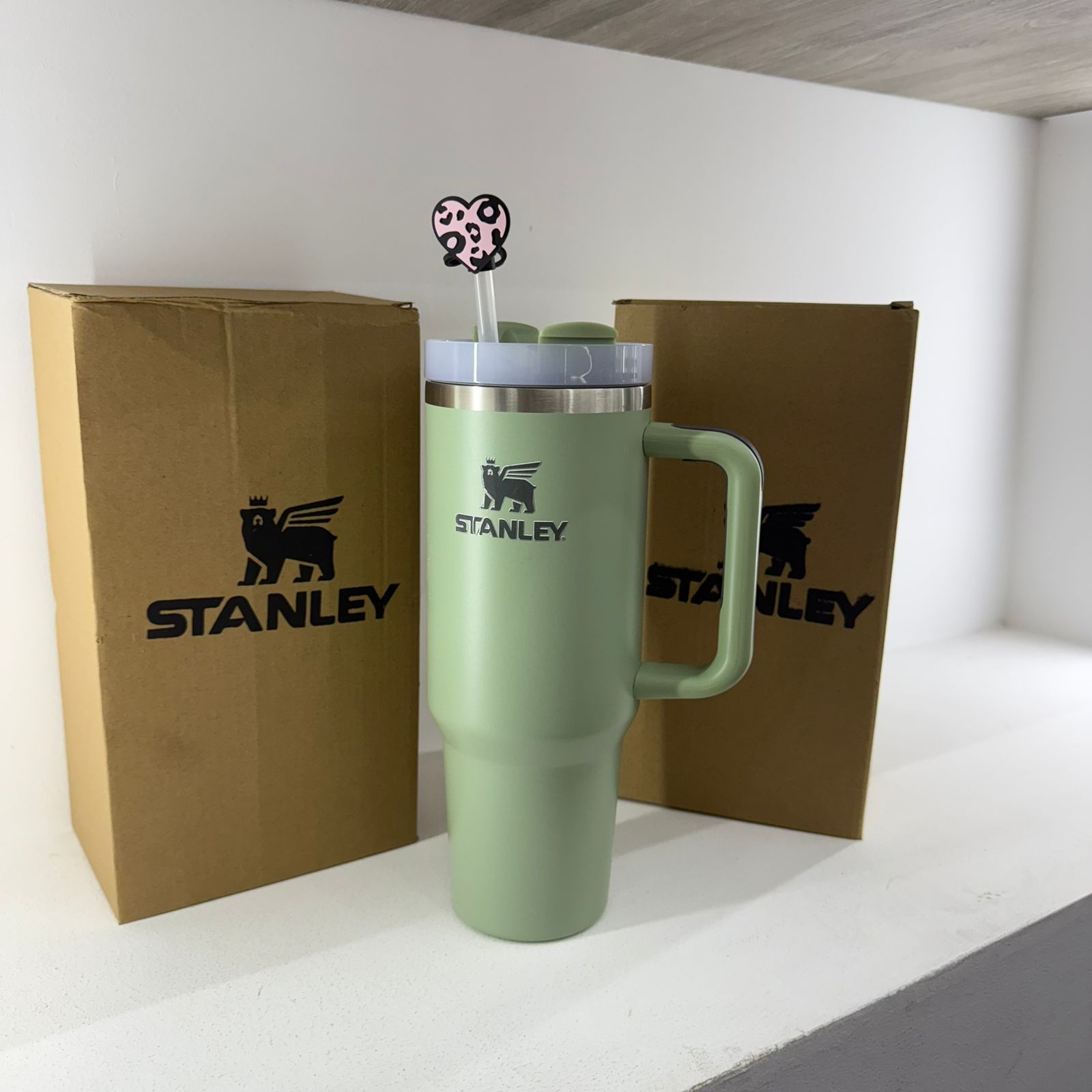 Vista 9 de TERMO STANLEY 40onz + PROTECCION - COLOR: FUCSIA